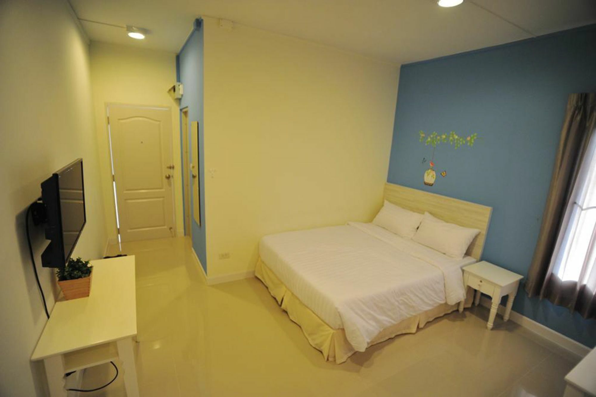 The Garden Living Hotel Bangkok Exterior photo